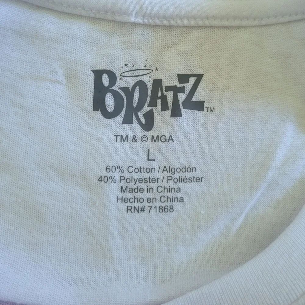 BRATZ Airbrush Graffiti Graphic Tee👕 - NWOT - Picture 5 of 12